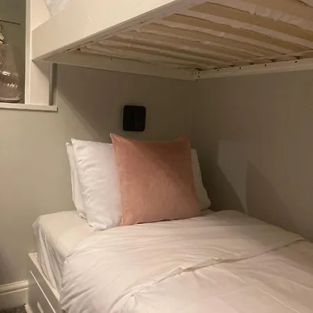 Guest house Abbey Court 2*