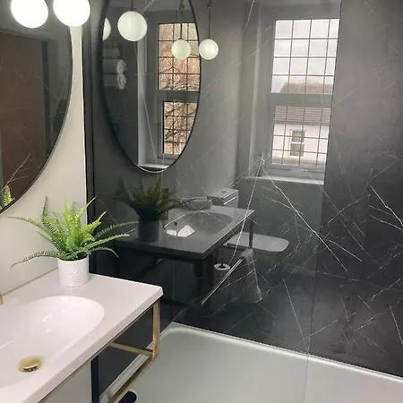 Abbey Court 4*