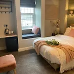 Abbey Court 4*