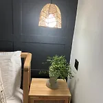 게스트하우스 Abbey Court 4*