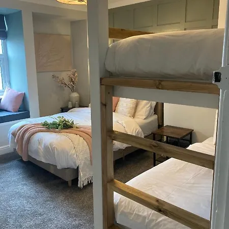 Abbey Court 4*