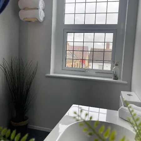 Abbey Court 4*