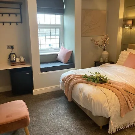 Abbey Court 4*
