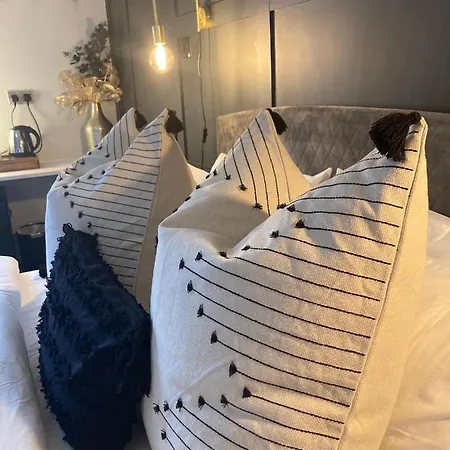 Abbey Court 4*